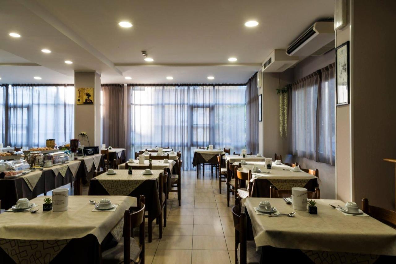 My Hotel Чезенатіко Екстер'єр фото