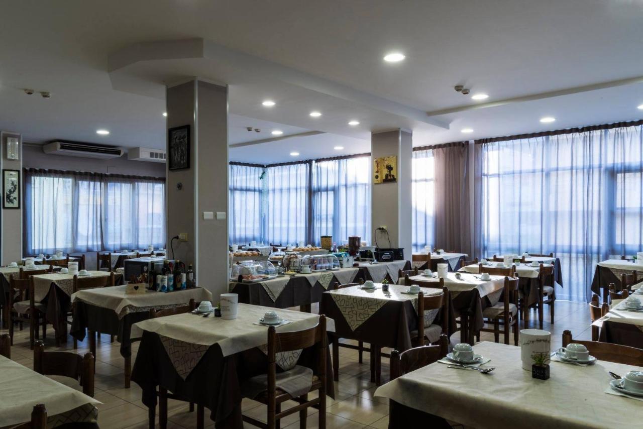 My Hotel Чезенатіко Екстер'єр фото