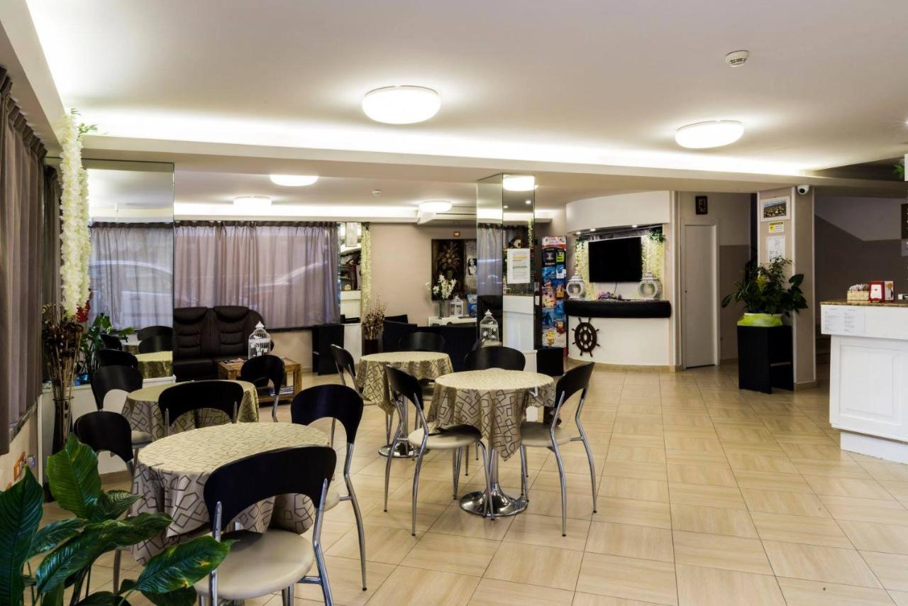 My Hotel Чезенатіко Екстер'єр фото